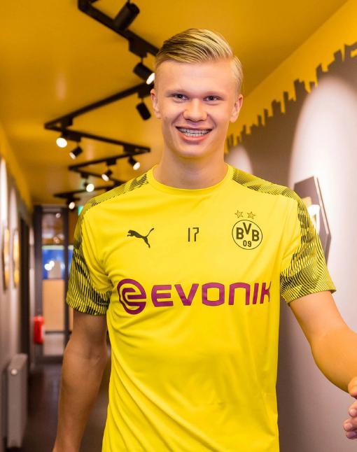 热议成都平广岛：联赛亚冠都蛮硬；租德尔加多需下载反诈app（成都战平广岛引热议：联赛亚冠硬仗不断，租借德尔加多需先下载反诈App）