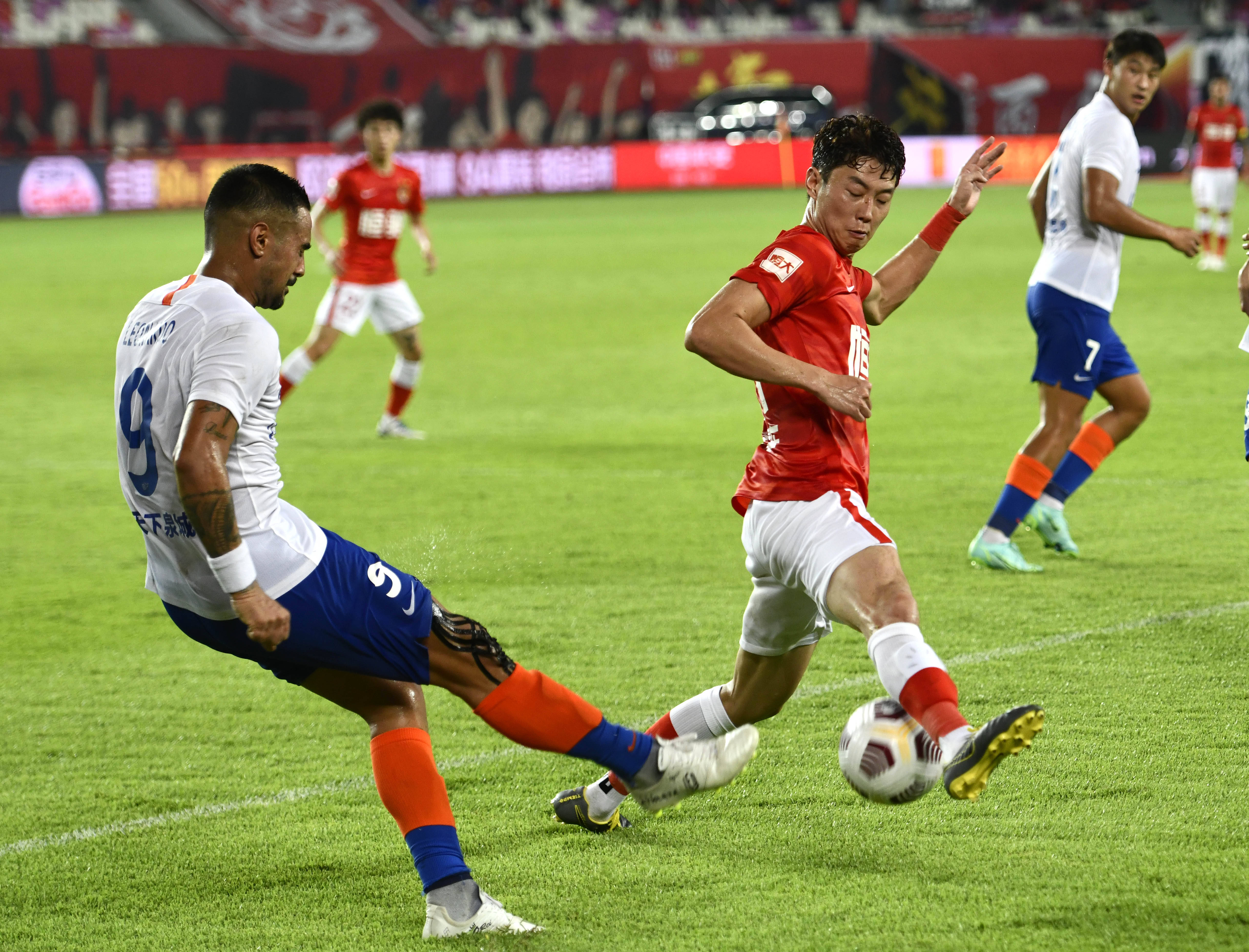 没变胖！哈兰德社媒晒称重照片，严格遵循瓜帅的体重管理要求（哈兰德晒称重照否认发福，严格执行瓜帅体重管控）